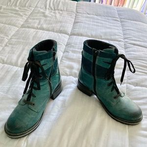 Teal Boots by Dromedaris